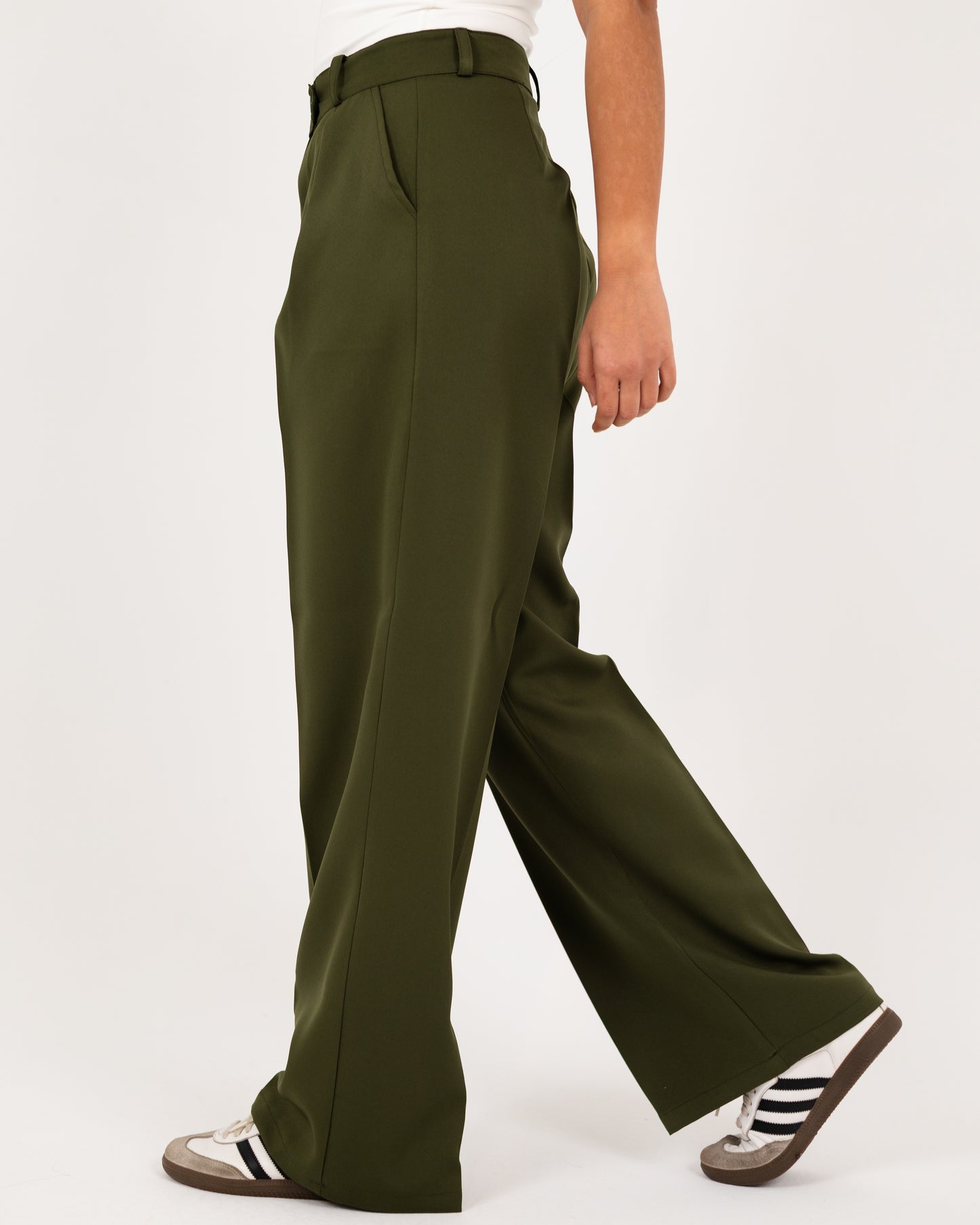 Wide-Leg Modern Pleated Pants