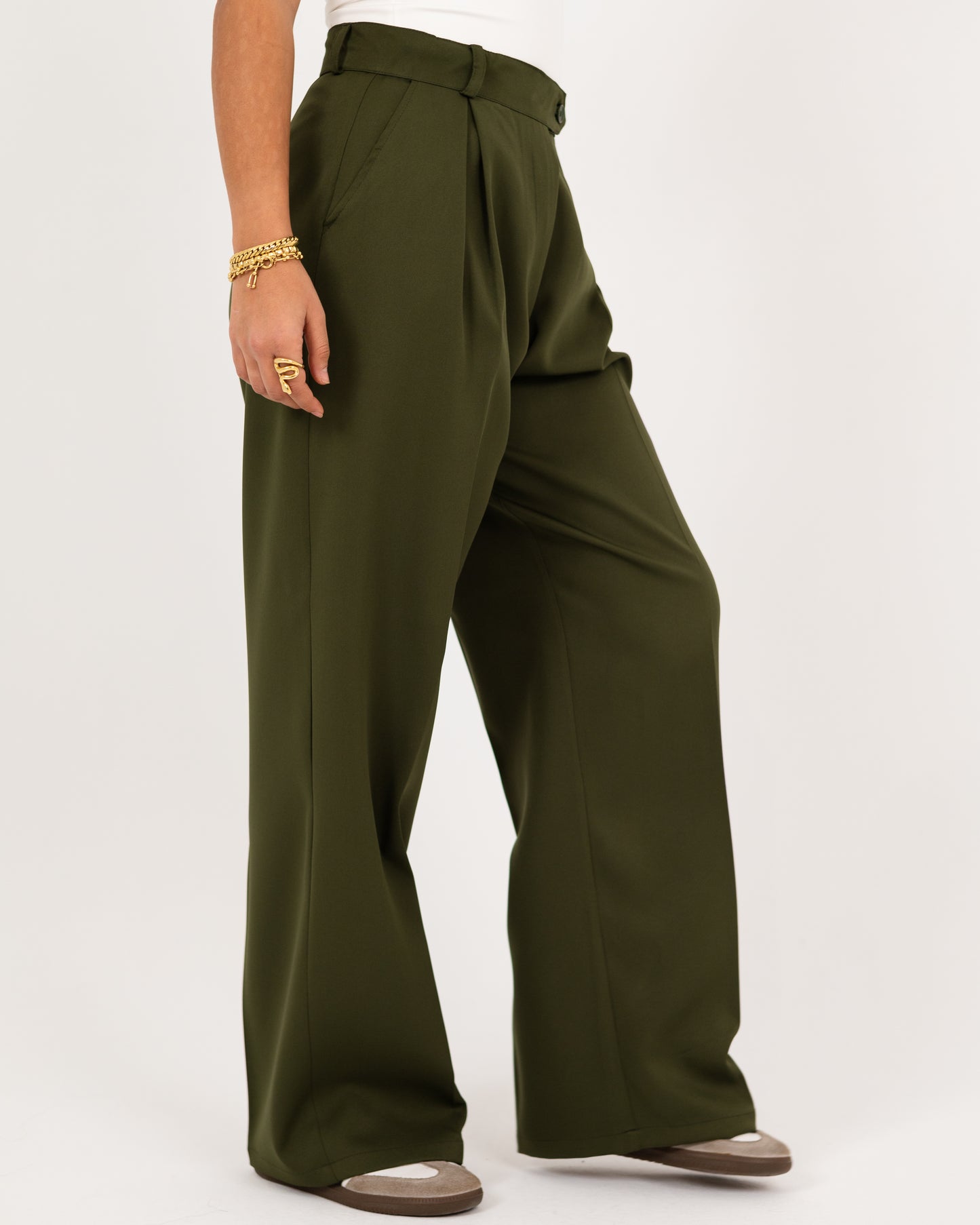 Wide-Leg Modern Pleated Pants