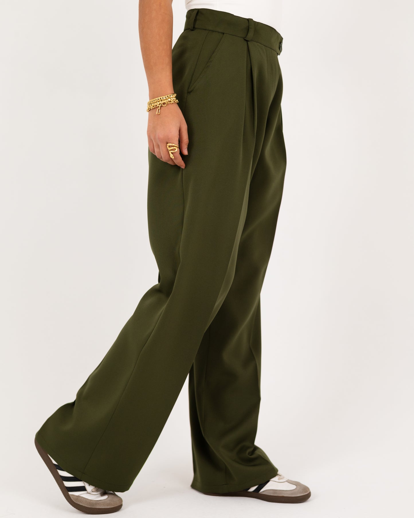 Wide-Leg Modern Pleated Pants