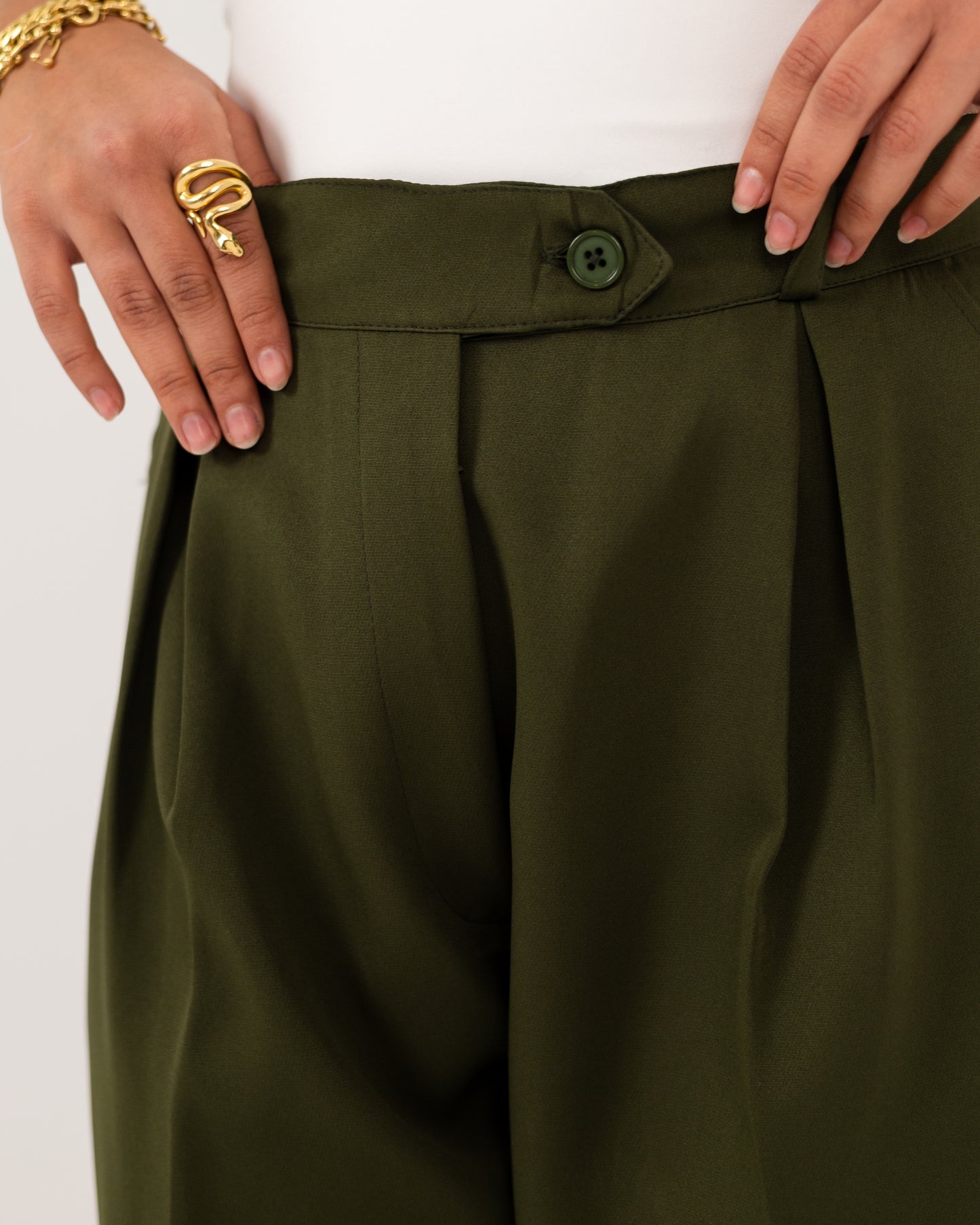 Wide-Leg Modern Pleated Pants