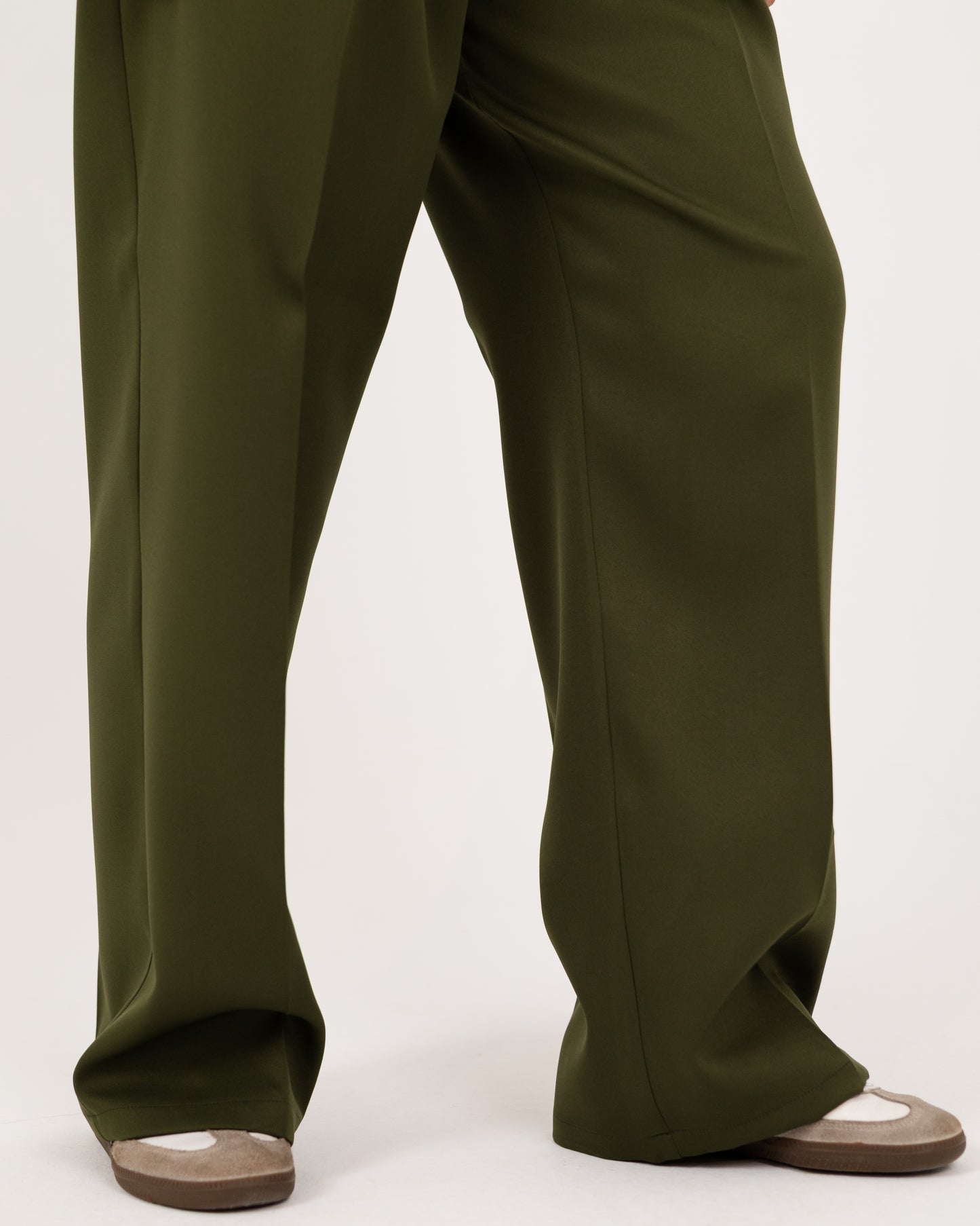 Wide-Leg Modern Pleated Pants