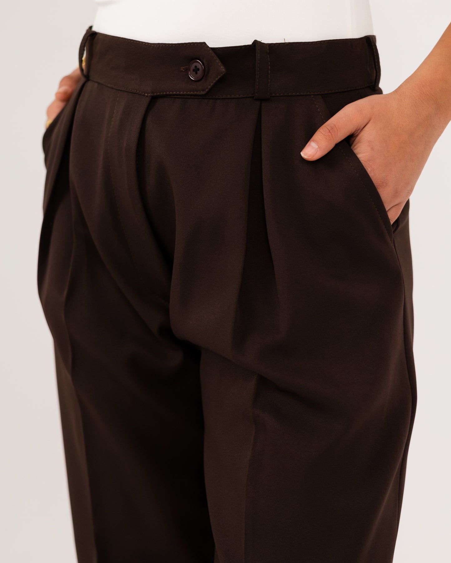 Wide-Leg Modern Pleated Pants